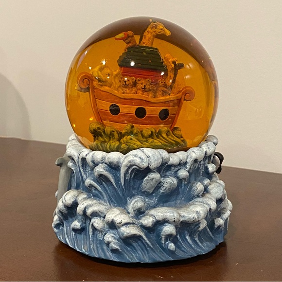 Noah’s Ark Snow Glow "Talk To The Animals" Item Number 11911 - Picture 2 of 5